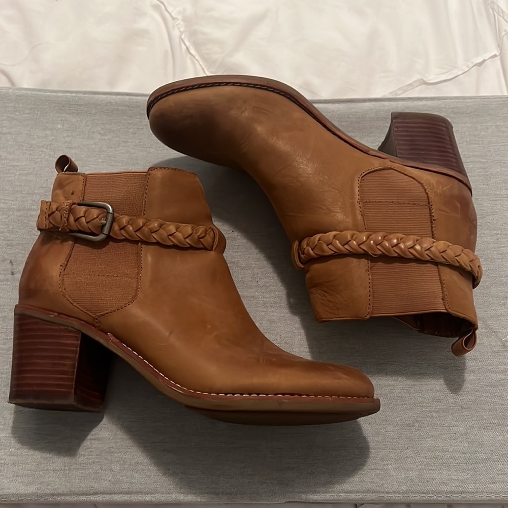 Sperry Camel Leather Ankle Braid Booties with Small Heel — Size Women’s 8.5